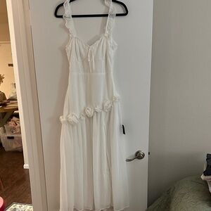 Elegant White Sleeveless Dress with Floral Accents